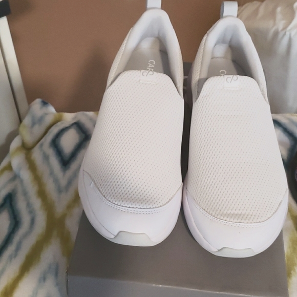 WomensPuma/FemmesSn3akers - Picture 1 of 10